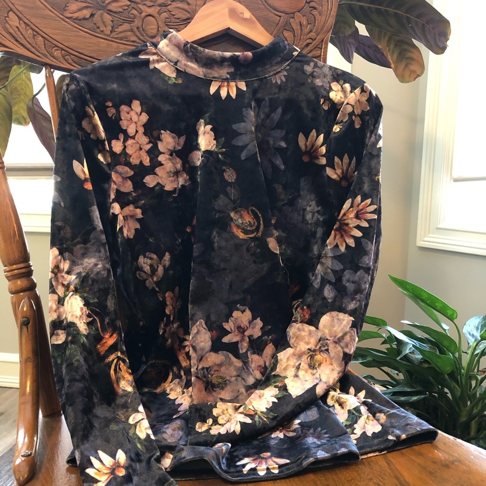 Long sleeve velvet floral shirt